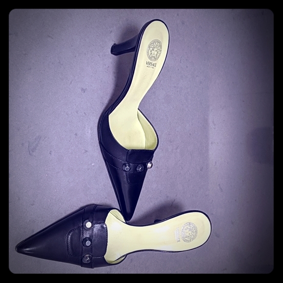 Shoes - Picture 1 of 4